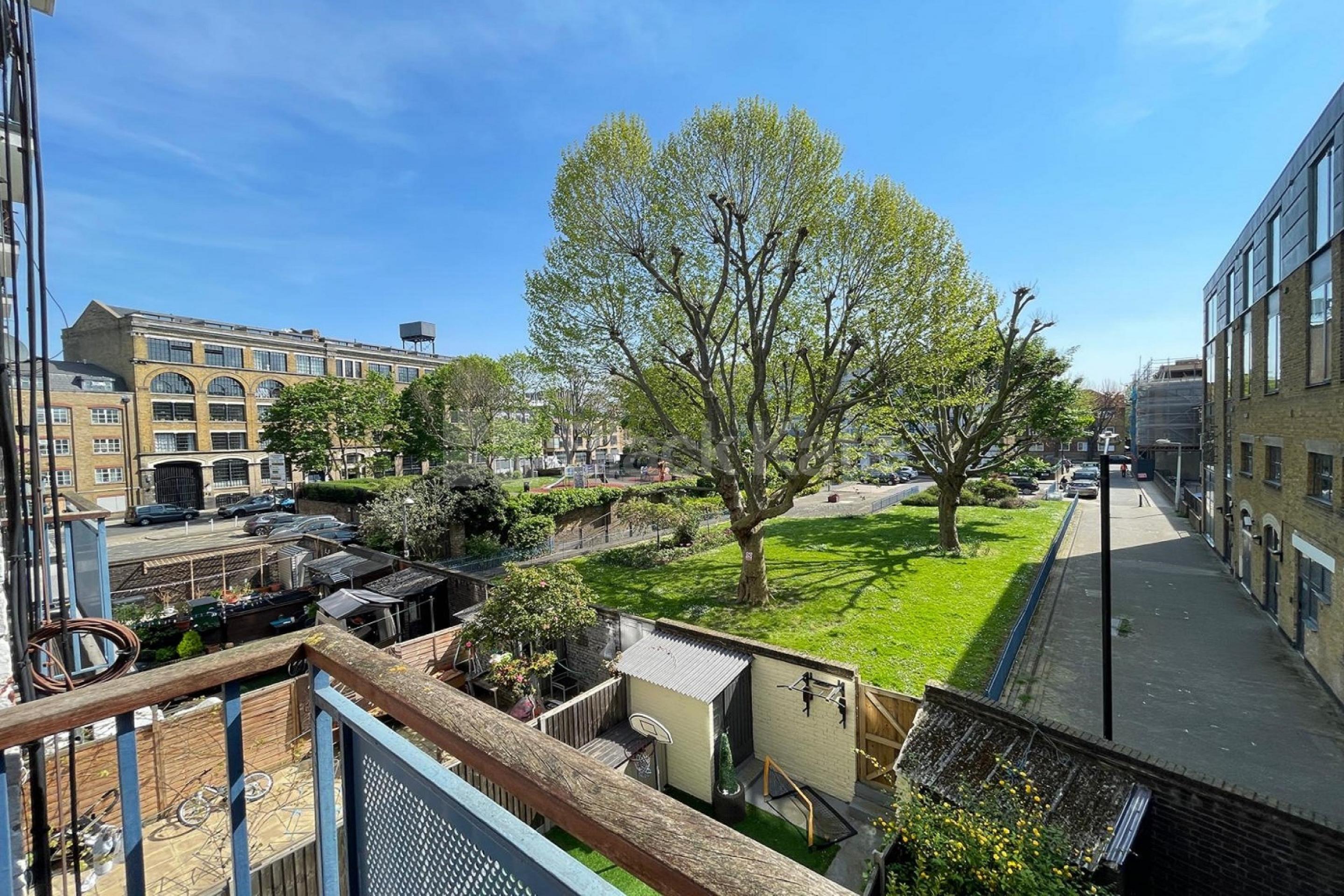 Duplex apartment & boasting over 850 Sq.Ft.of living & entertaining space Archdale House.Long Lane  , London Bridge / Borough  SE1